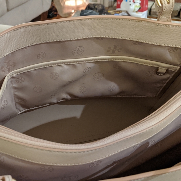 Tory Burch Large Emerson Tote - Picture 3 of 8